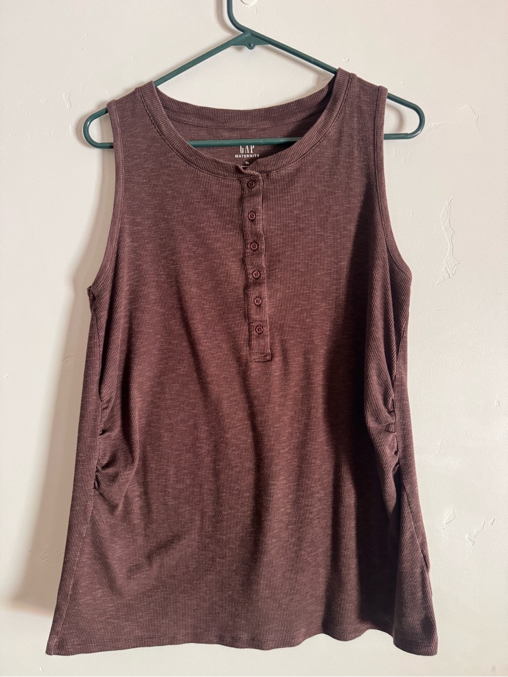 GAP Sleeveless Henley Tank Top in Brown